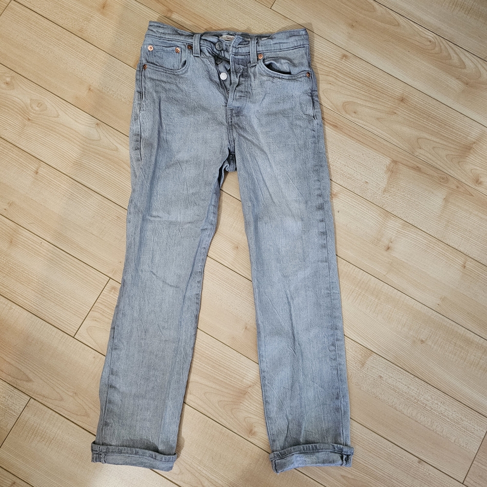 Levi's Women's Straight Leg Jeans in Light Gray